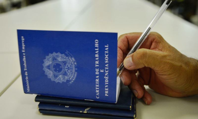 Brasil cria 131 mil postos formais de trabalho
