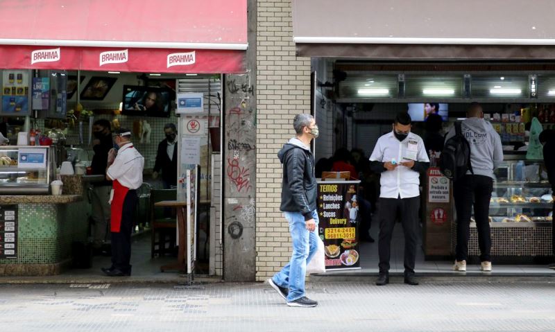 Confiança do comércio avança 10,5 pontos