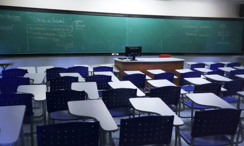 Anvisa convoca empresas para informar sobre sedativos a pacientes de Covid-19