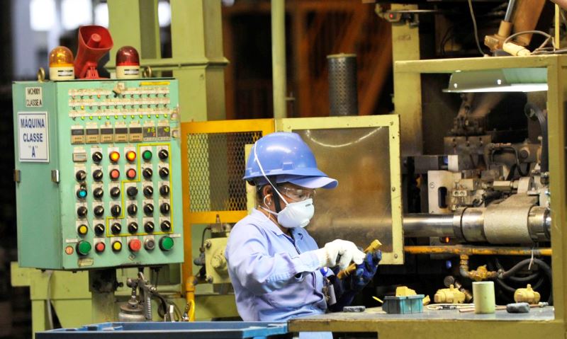 Indústria de máquinas e equipamentos registra queda de 12,4% na receita