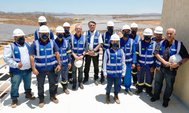 Bolsonaro inaugura usina fotovoltaica