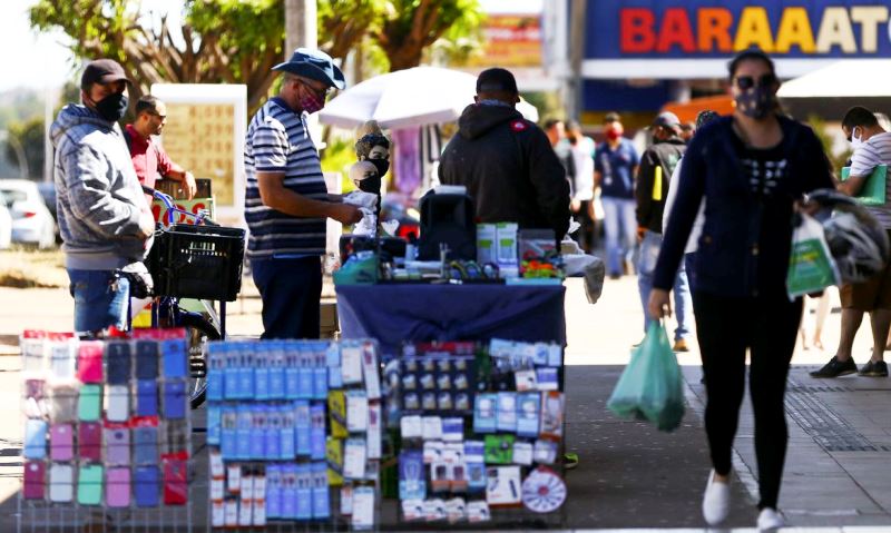 Intenção de consumo das famílias volta a crescer
