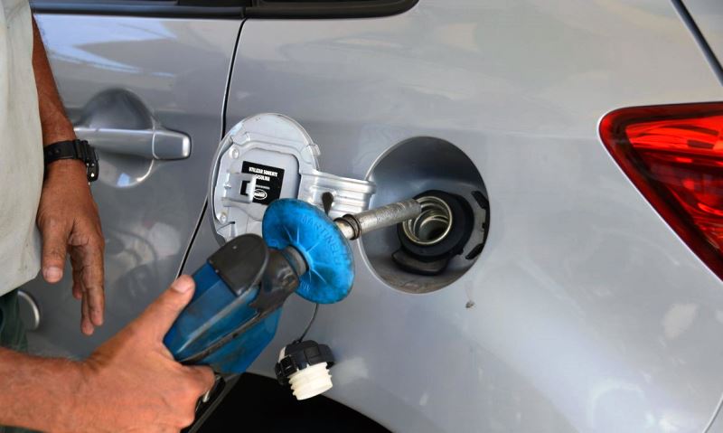 Petrobras reduz preço da gasolina em 4% nas refinarias