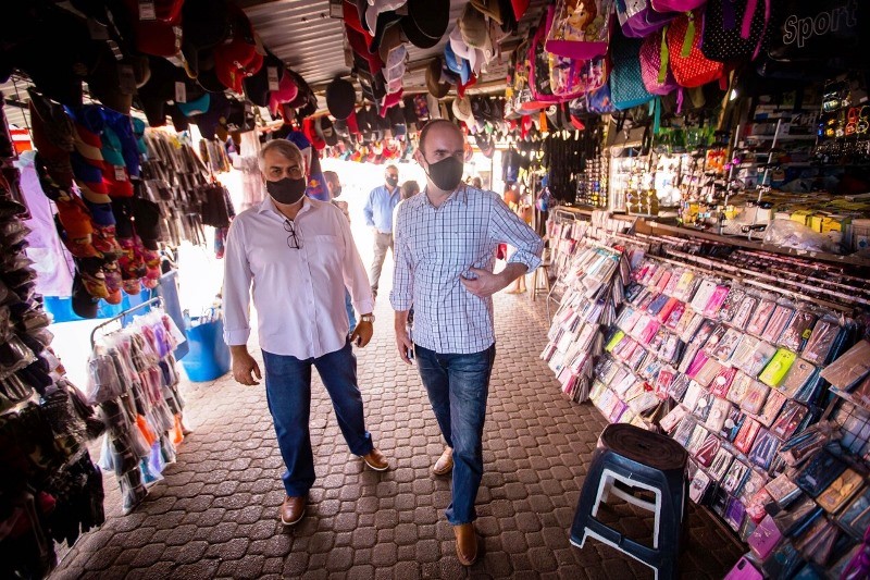 Netto Donato visita diversos bairros e escuta população
