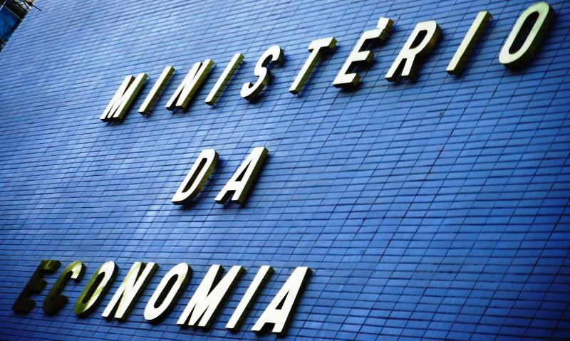 Previsão de déficit primário cai para R$ 844,57 bilhões