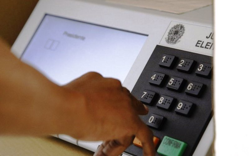 Em 38% das cidades só há candidato branco a prefeito