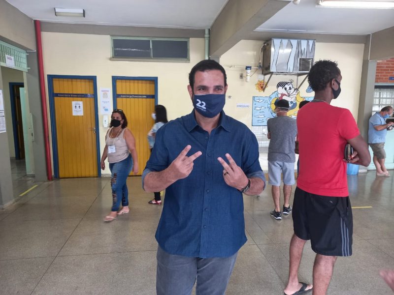 Júlio vota com sentimento de dever cumprido