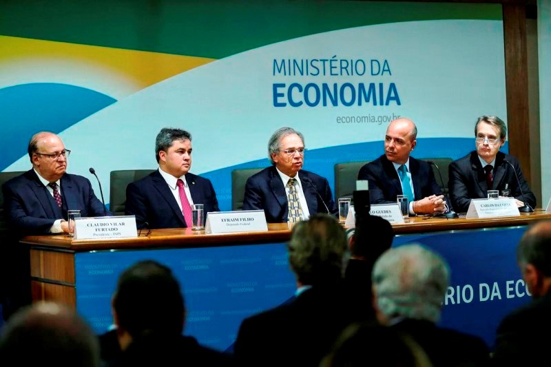 Governo estuda como flexibilizar teto de gastos