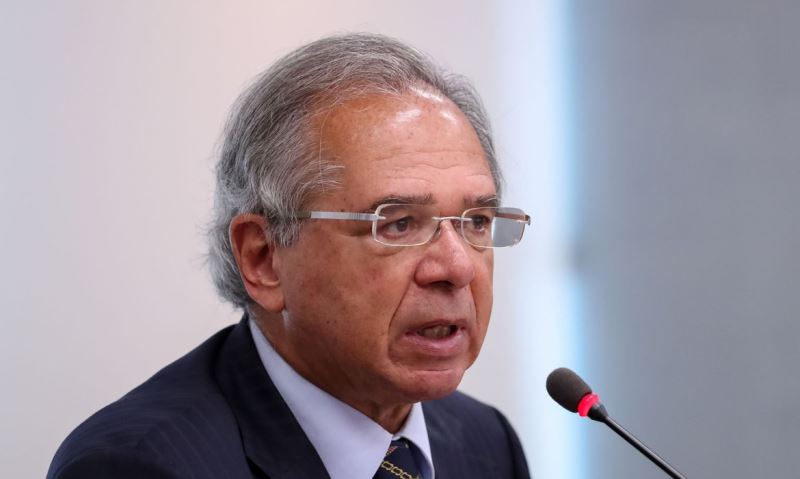 Vacinação em massa é capitulo mais importante da pandemia, diz Guedes