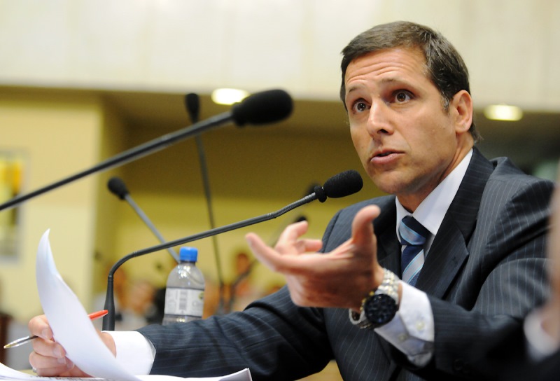 Procon-SP exigirá que Apple forneça carregador do iPhone 12