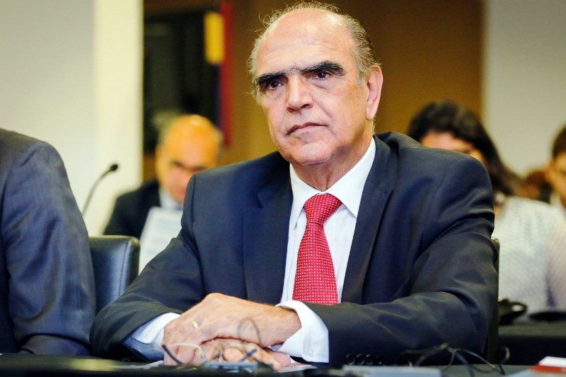 Ministério pede avanço de reformas para manter fábricas no país