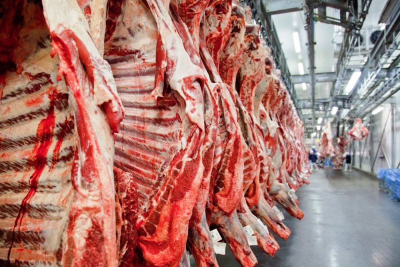China pede que exportadores de carnes desinfetem cargas