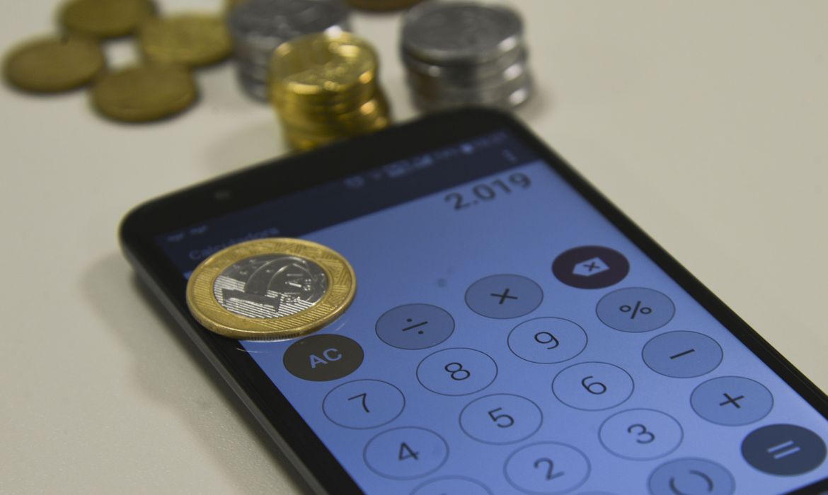 Selic passa de 3,25% para 3,50% ao ano