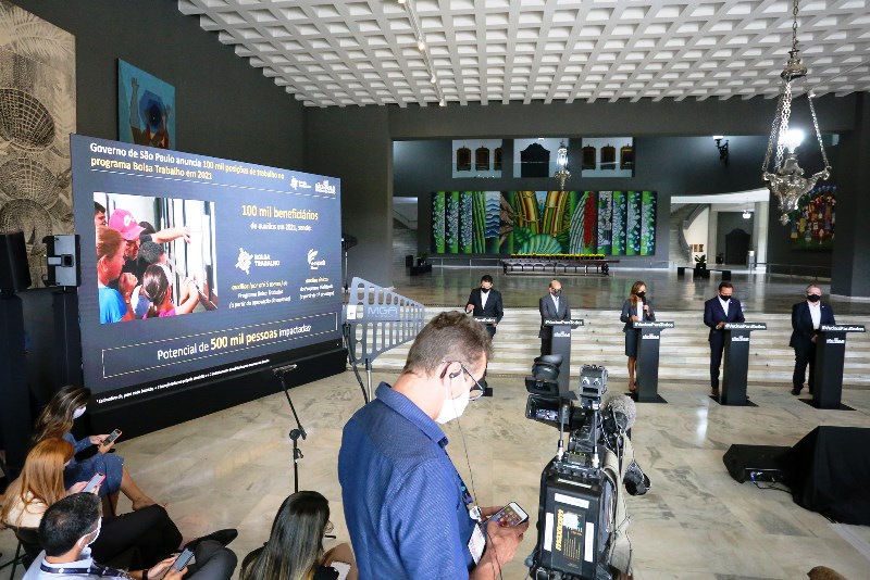 Governo anuncia 100 mil bolsas-auxílio para apoiar população desempregada em 2021