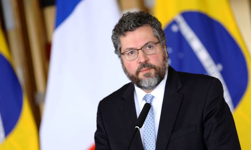 Ernesto Araújo defende flexibilização de regras