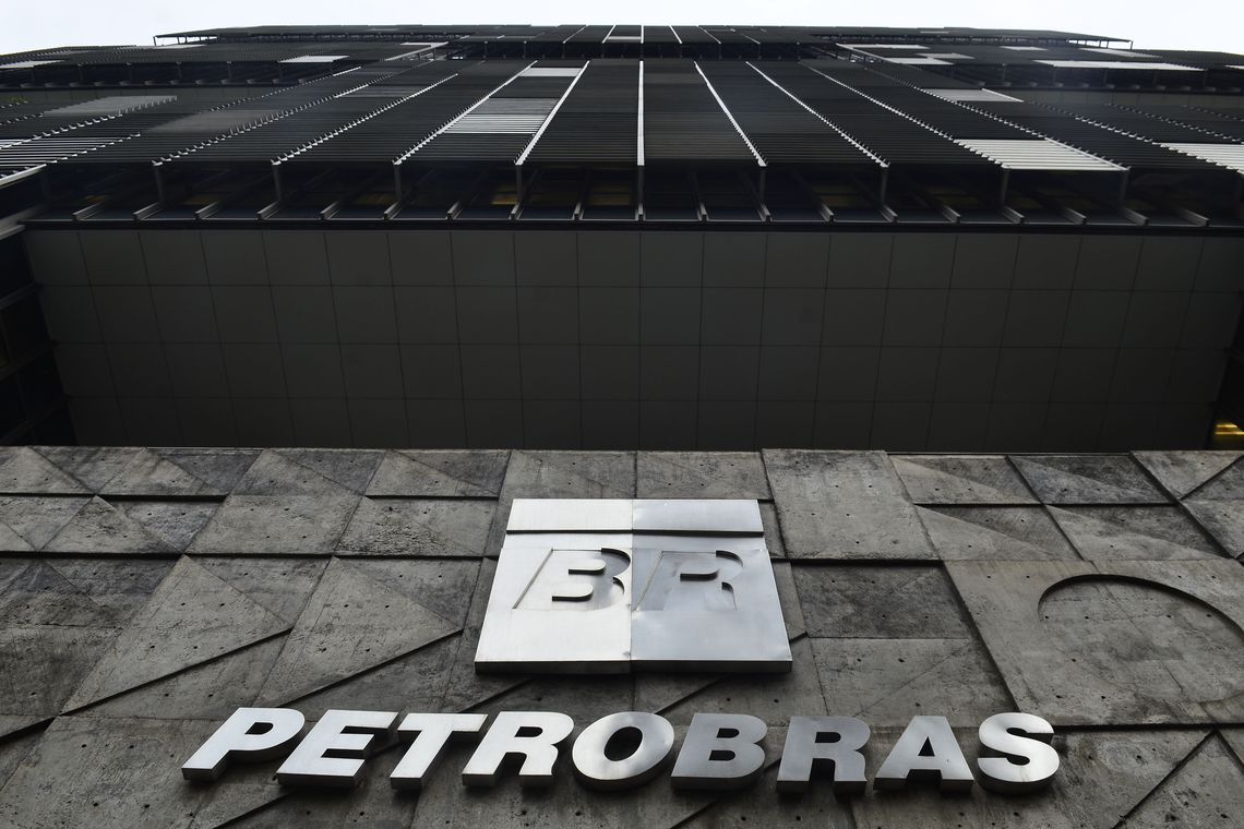 Petrobras assina contrato para construção da 7ª unidade