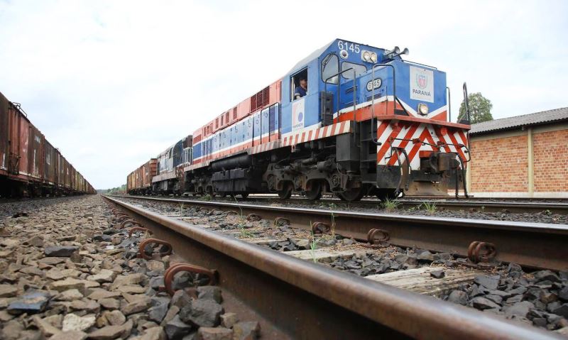 Ministro apresenta estudo para desestatização da Ferroeste