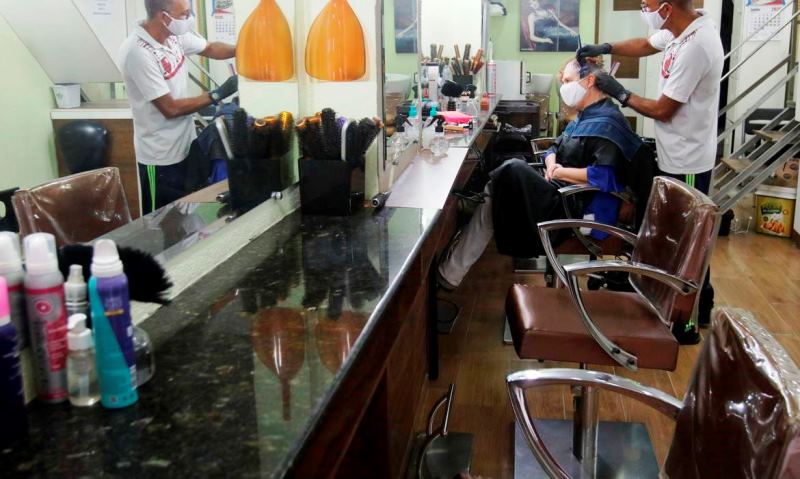 Setor de serviços abre 110.956 vagas, seguido por comércio