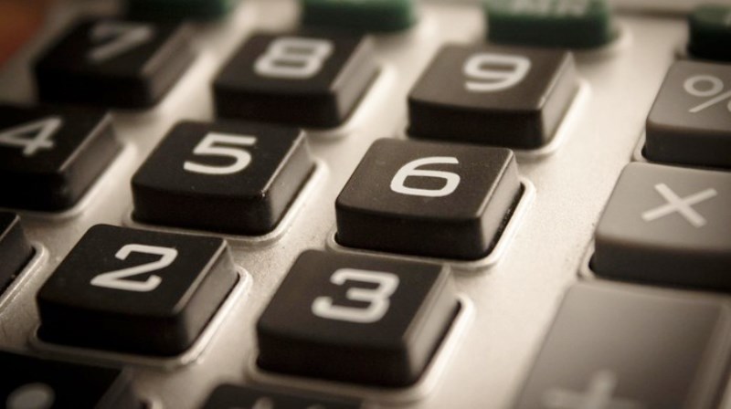 Juros futuros devolvem prêmios e operam em queda após anúncio de leilão