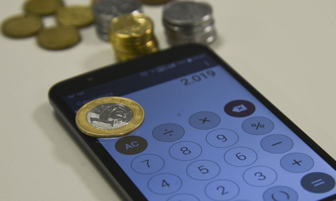 Juros do cheque especial e crédito não consignado caem