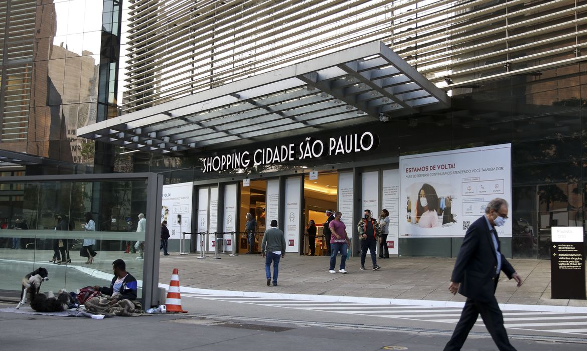 Comércio paulista cria 23,5 mil novos postos de trabalho