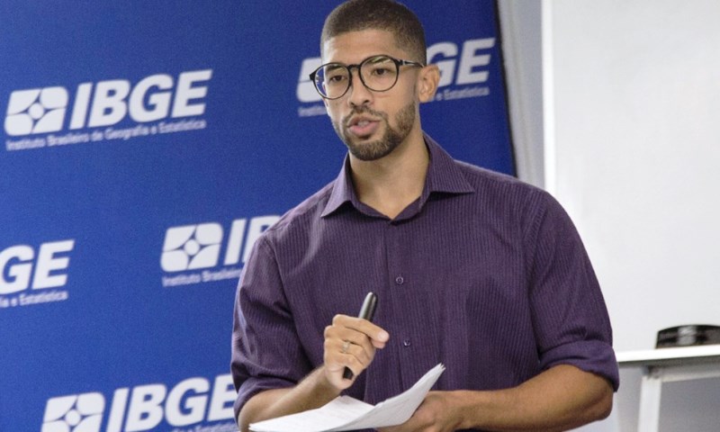 Indústria recua em 7 de 15 locais pesquisados