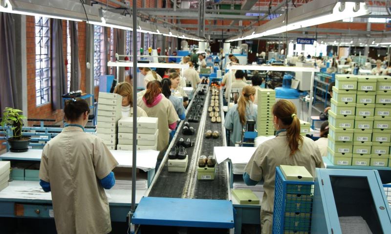 Confiança da indústria cai nos 30 setores avaliados