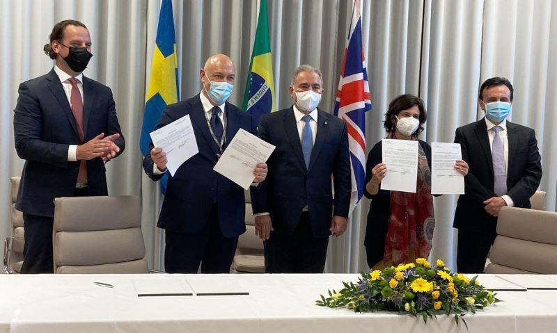 Fiocruz e AstraZeneca assinam acordo para importação de IFA em 2022
