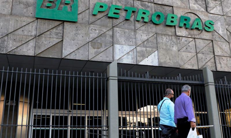 Petrobras reajusta novamente preços do gás de cozinha e da gasolina