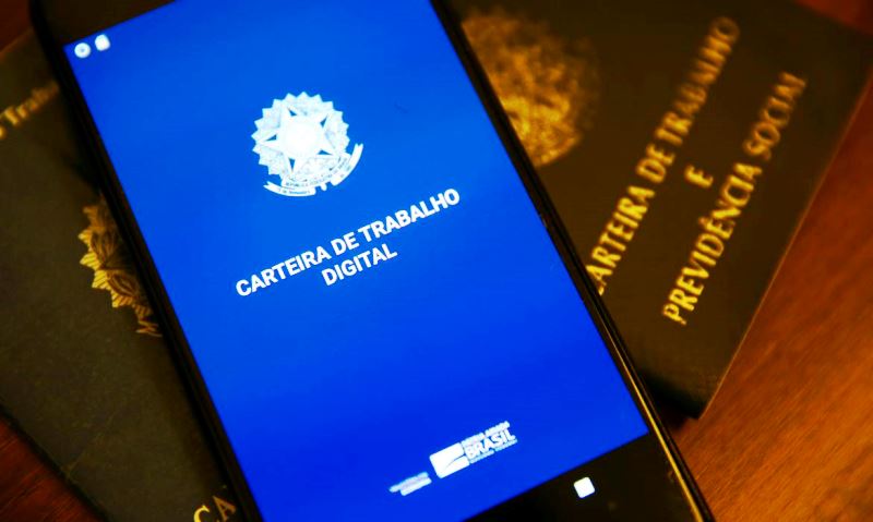 Aumenta emprego formal e informal, mas cai rendimento médio