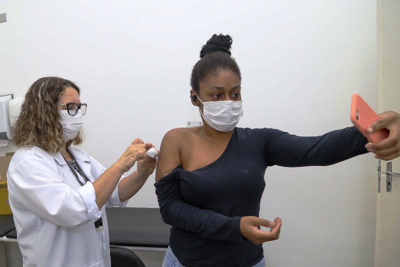 20 mil pessoas em São Carlos e 4 milhões no Estado não tomaram 2ª dose contra Covid-19