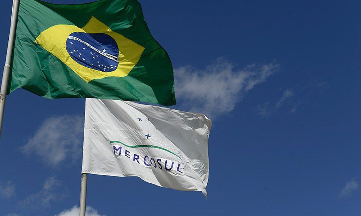 Brasil e Argentina fecham acordo para cortar tarifa do Mercosul