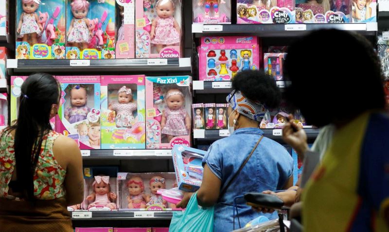 Intenção de consumo das famílias se mantém estável