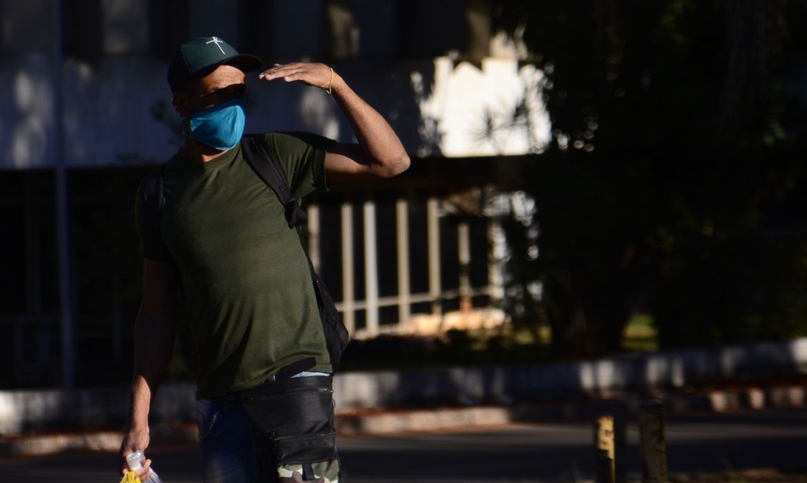 Brasil registra 225 mortes por covid-19