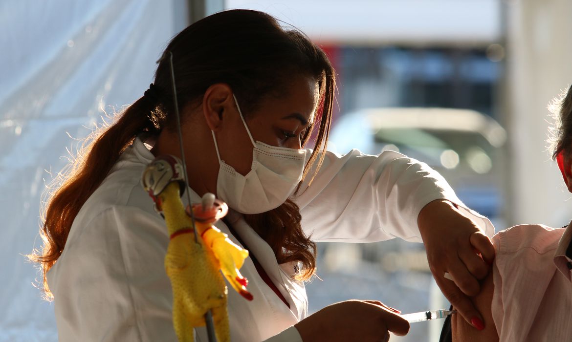 São Paulo tem 5 mil postos abertos hoje para segunda dose