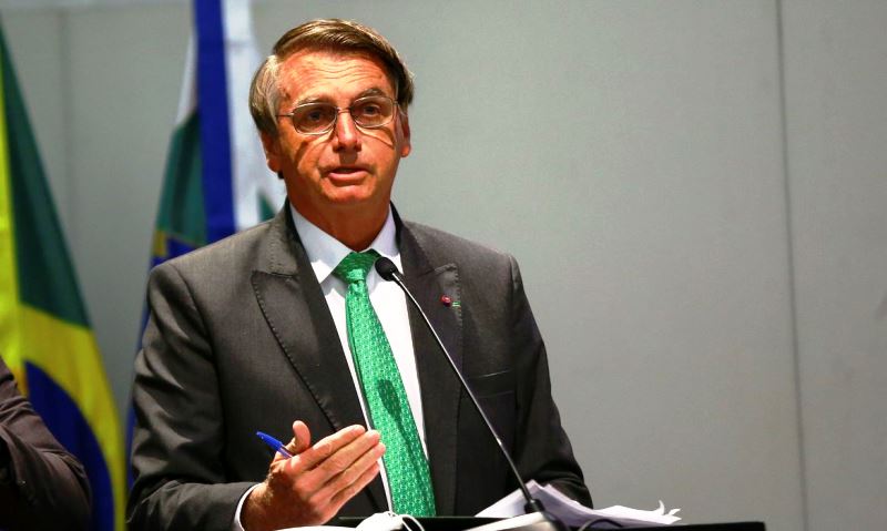 Presidente edita decreto que regulamenta Auxílio Brasil