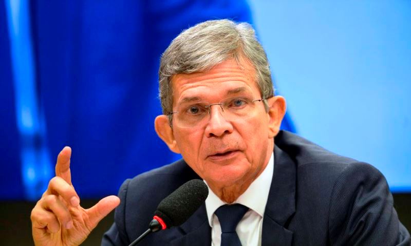 Presidente da Petrobras diz que sofre para informar alta de preços