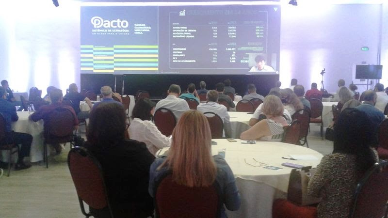 Sicoob Crediacisc participa de encontro que reuniu dirigentes