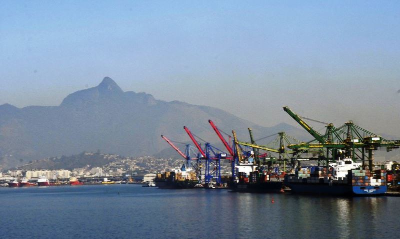 Balança comercial registra maior superávit da série histórica em 2021