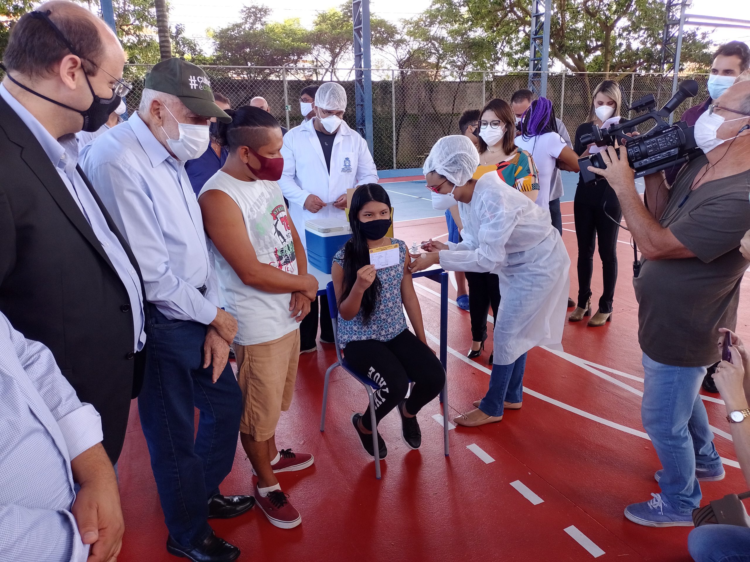 Secretário Estadual de Educação participa de vacinação infantil em São Carlos