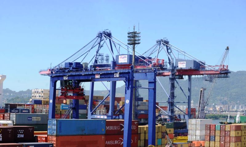 Balança comercial tem superávit de US$ 1,035 bi na 2ª semana de fevereiro