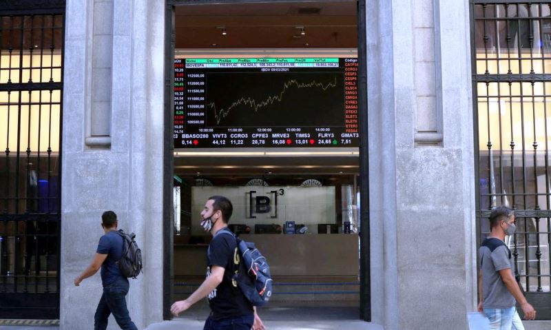 Bolsa tem maior queda do ano puxada por petróleo e inflação
