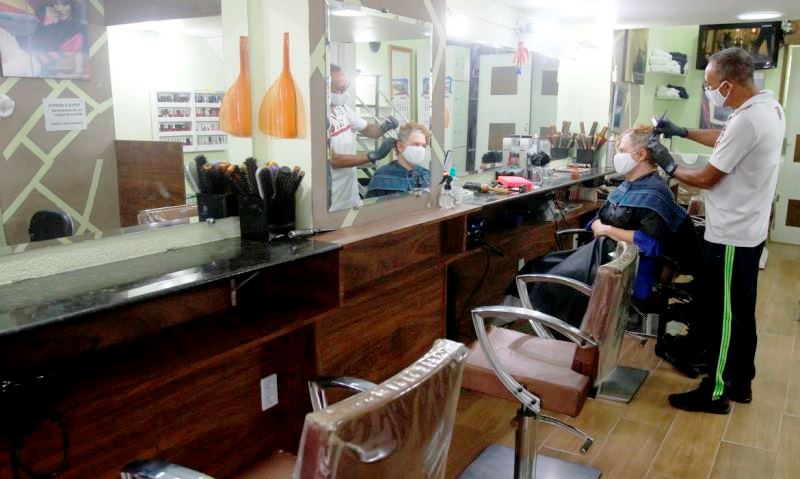 Setor de serviços recua 0,1% em janeiro