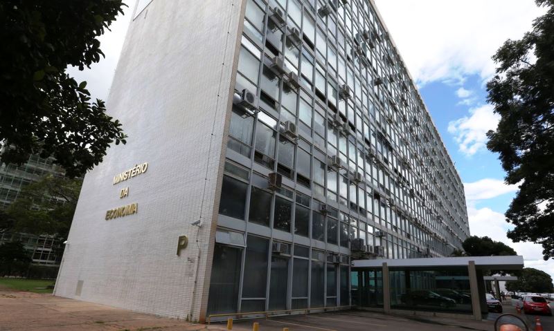 Governo bloqueia R$ 1,72 bilhão do Orçamento