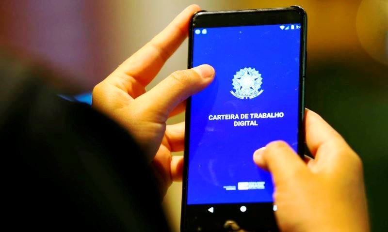 Número de ocupados em janeiro atinge patamar pré-pandemia