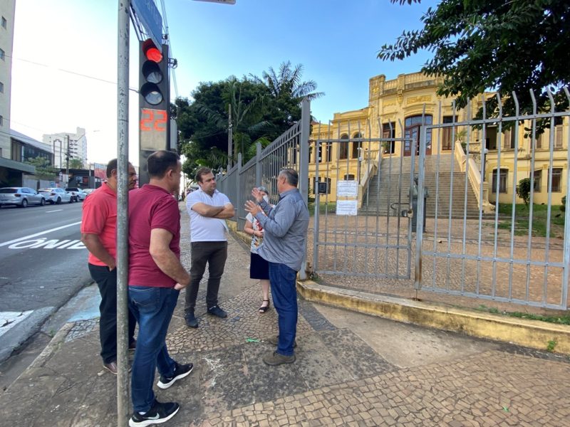 Gustavo Pozzi solicita melhorias no trânsito para segurança dos alunos da ‘Dr. Álvaro Guião’