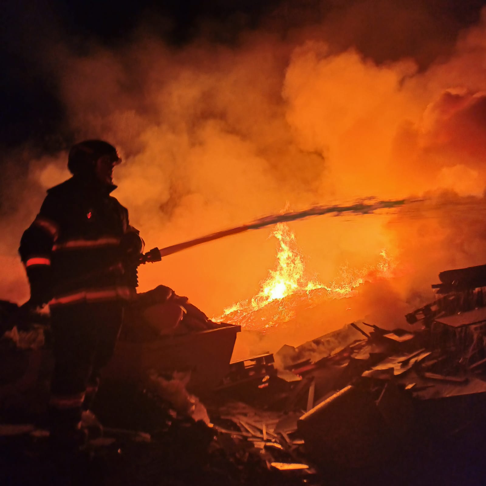Fogo consome casa e mata morador em São Carlos na noite de Domingo