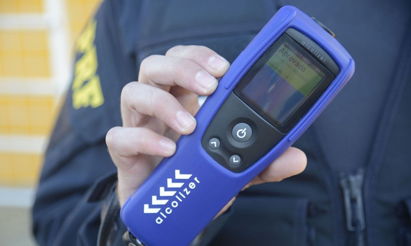 Motorista é preso por dirigir embriagado