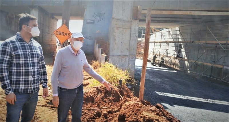 Prefeito Airton Garcia acompanha obra de duplicação do viaduto da Praça Itália