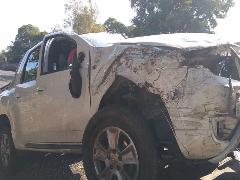 Motorista é detido pela Polícia Rodoviária após causar capotamento na SP-310